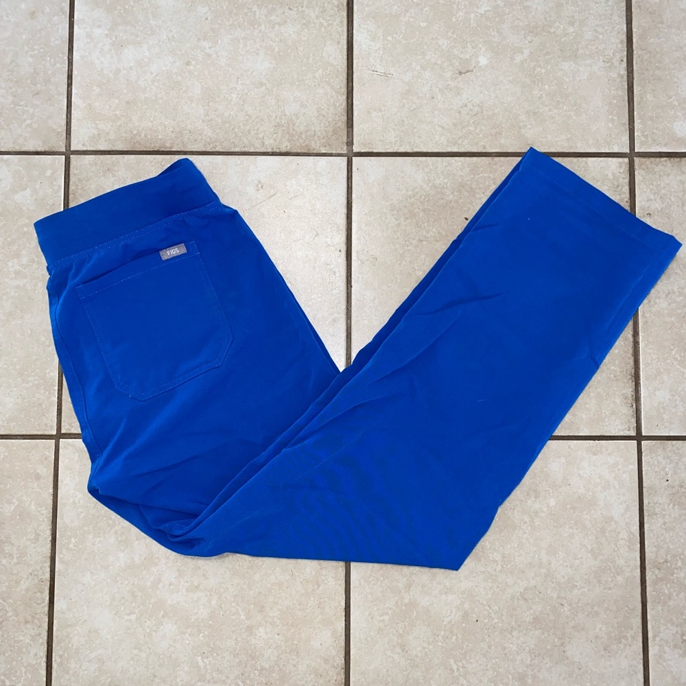 FIGS Scrubs “Livingston” in Royal Blue Size M